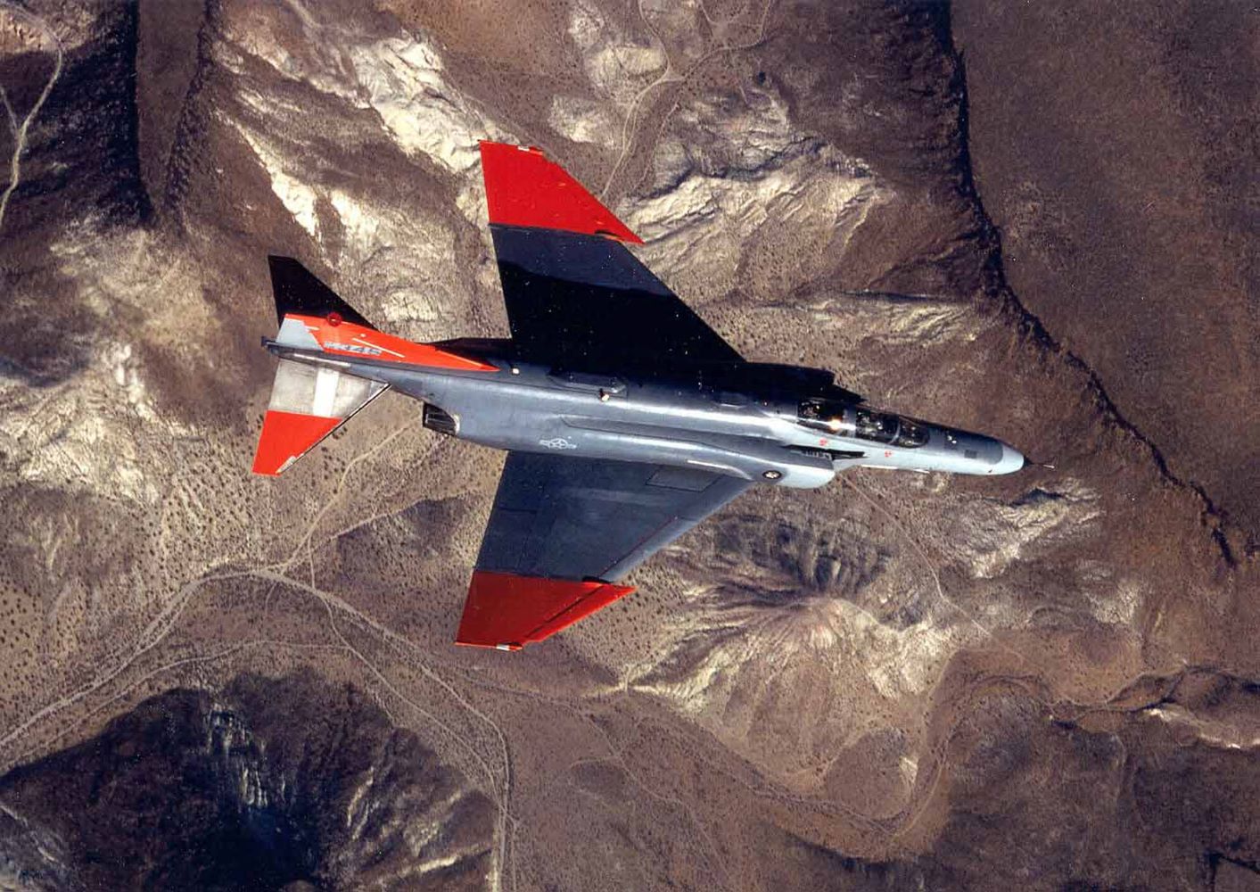 may-bay-qf-4-trong-vai-tro-muc-tieu.jpg