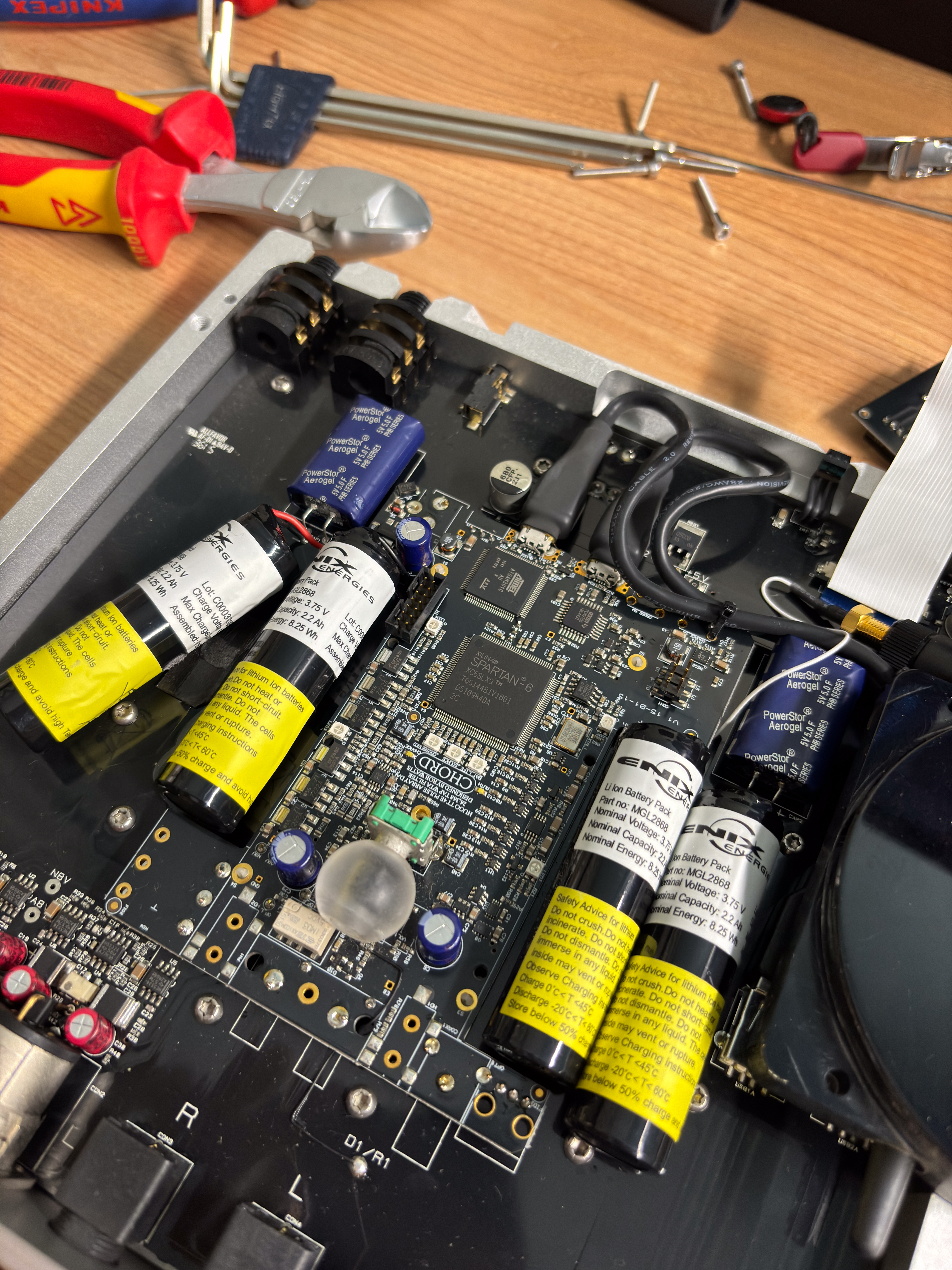 tinhte-chord-hugo-tt-thay-pin-battery-replacement2.jpg