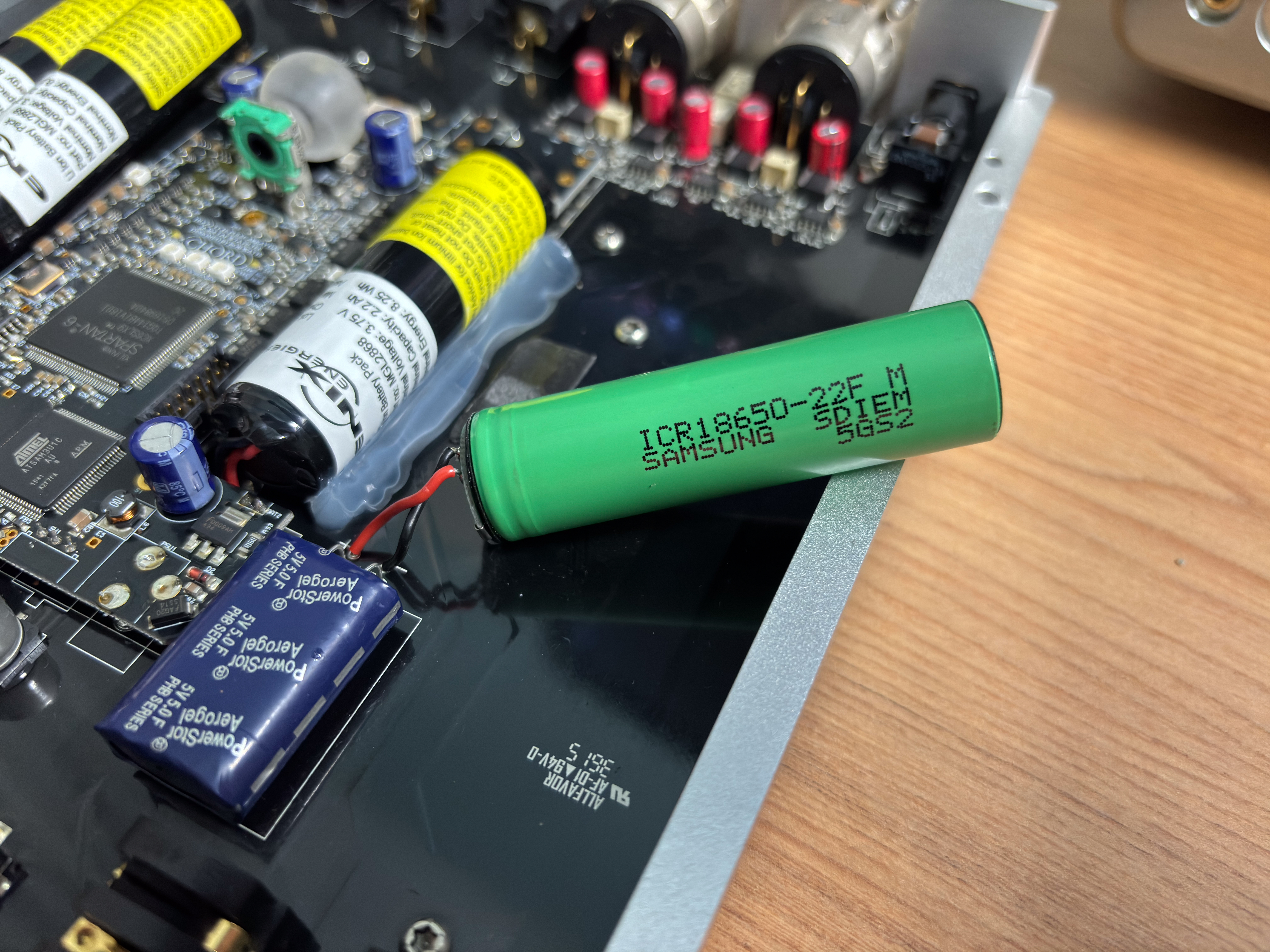tinhte-chord-hugo-tt-thay-pin-battery-replacement6.jpg
