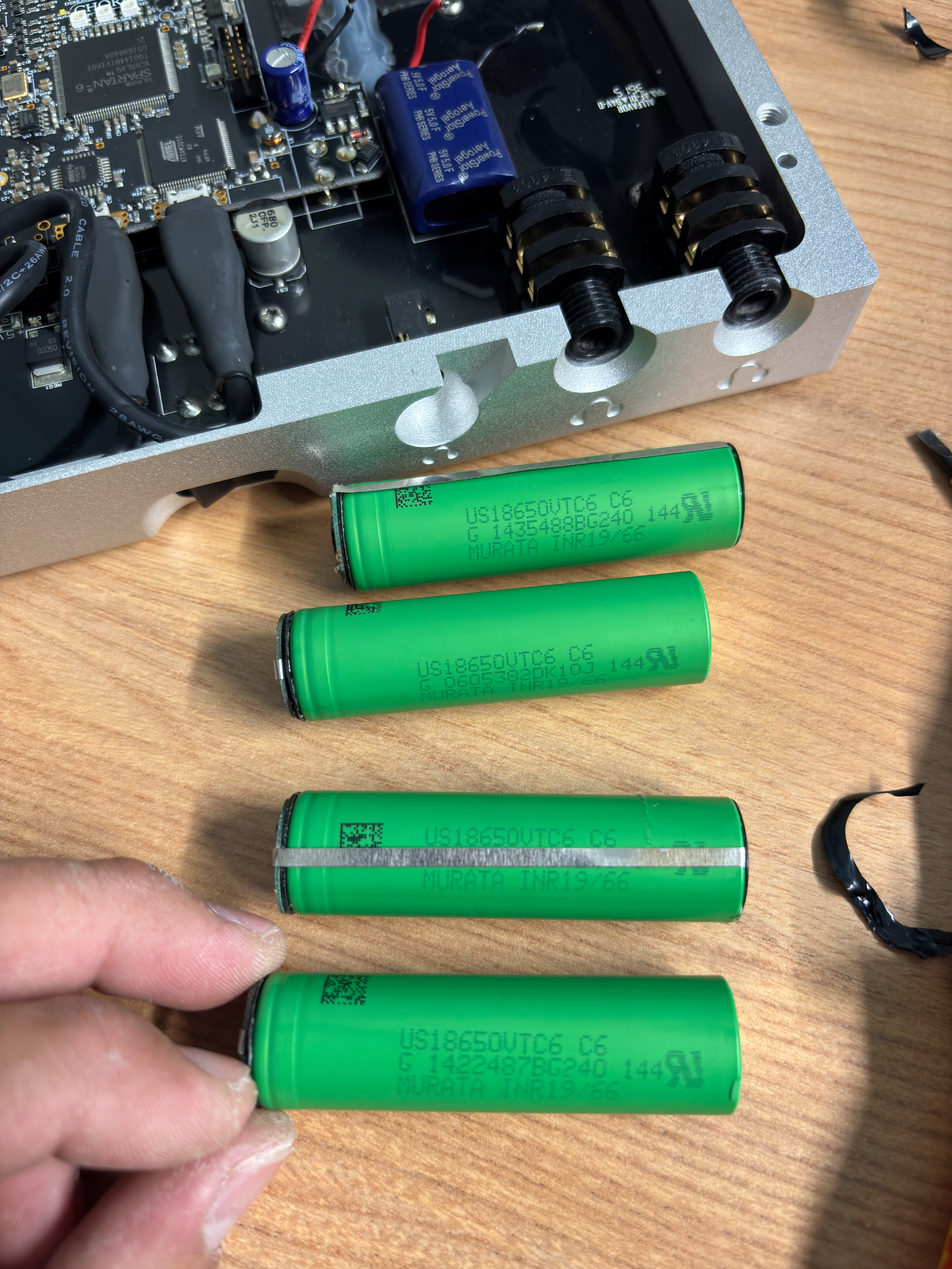 tinhte-chord-hugo-tt-thay-pin-battery-replacement10.jpg