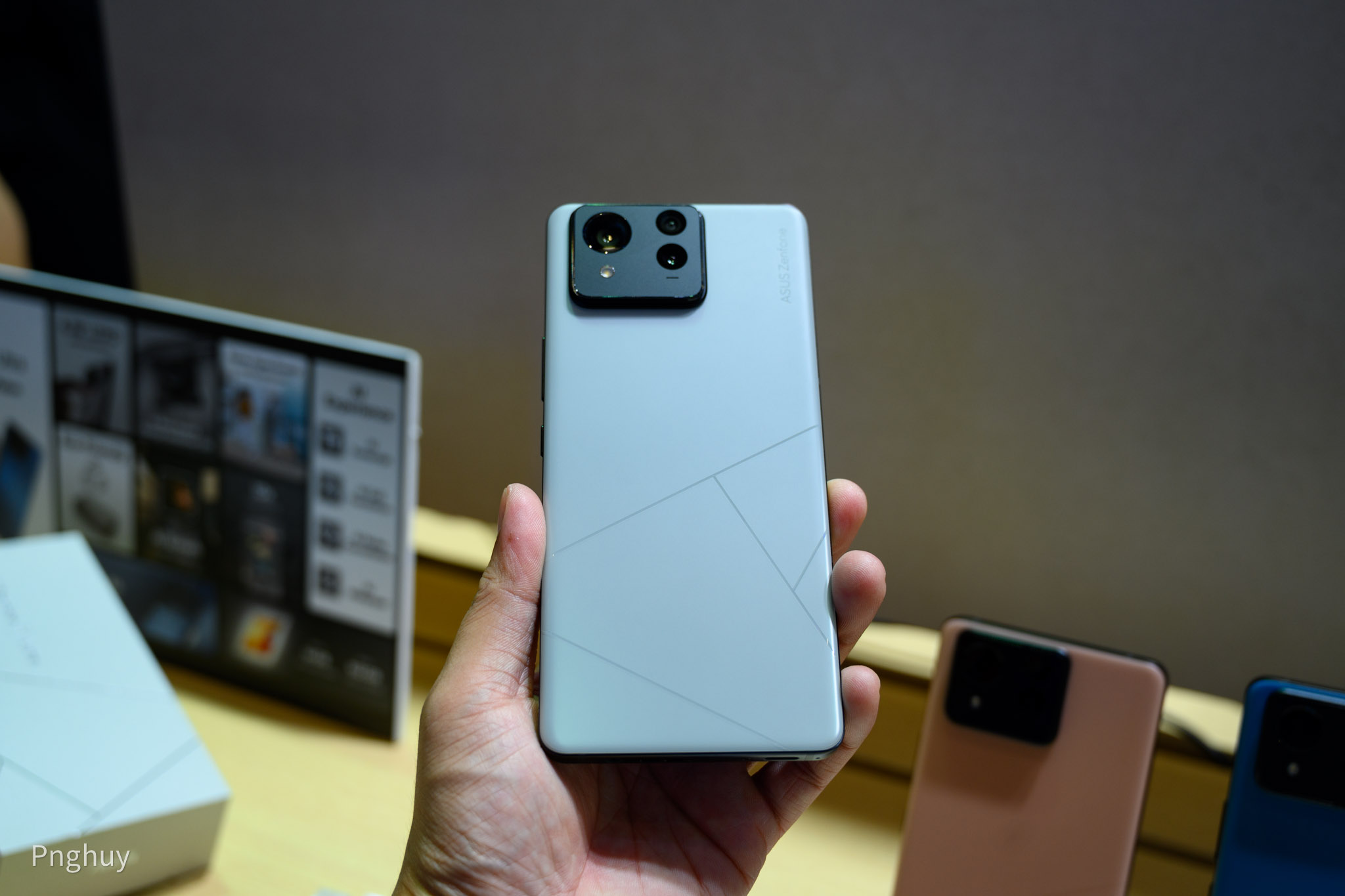trentay-ASUS-zenfone11-ultra-tinhte-computex24-19.jpg