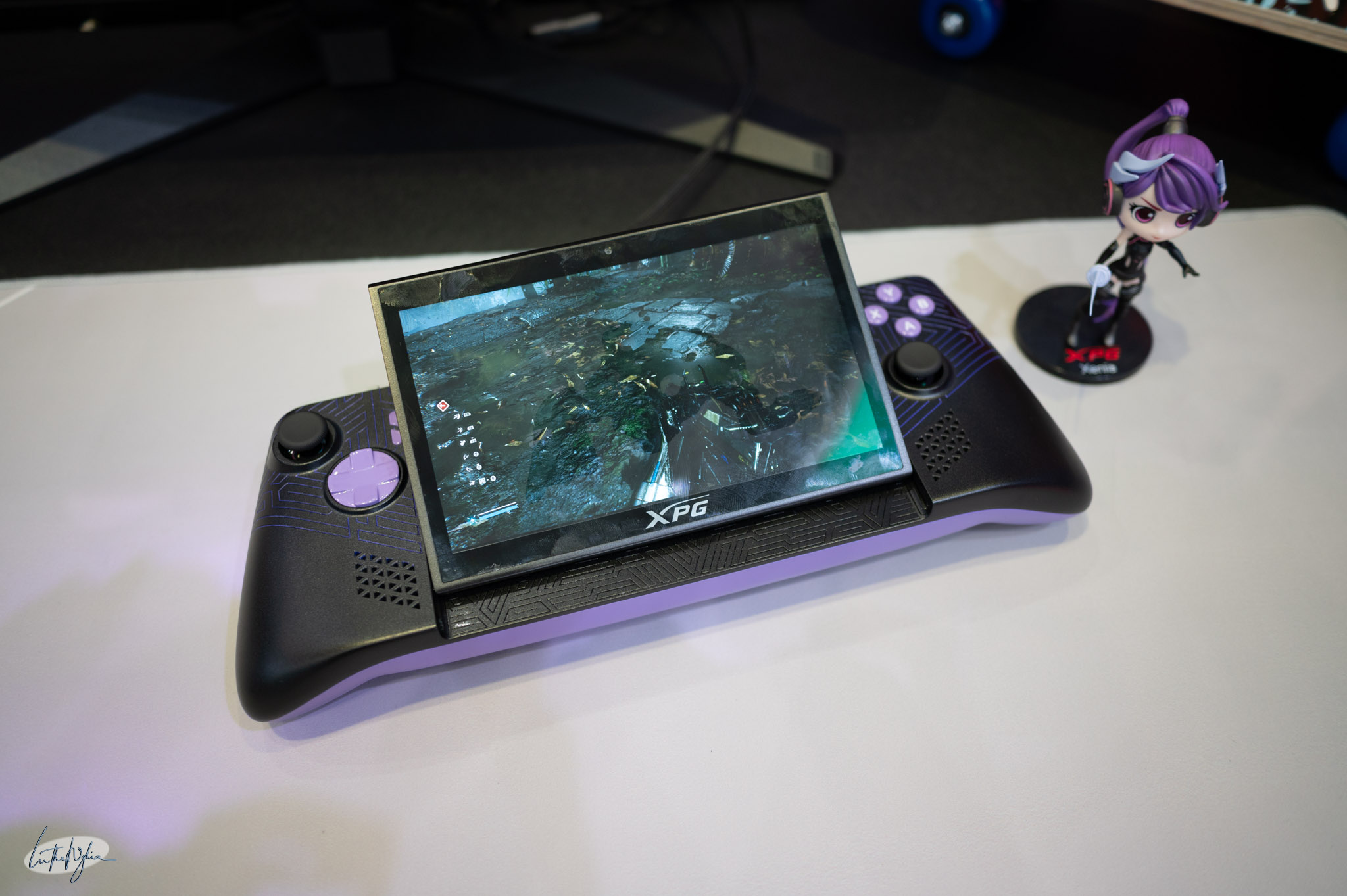 Computex24: Trên tay XPG NIA: máy chơi game cầm tay đầu tiên hỗ trợ module RAM CAMM2