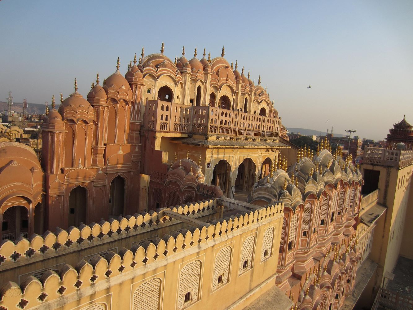 mat-trong-cua-cung-dien-hawa-mahal.JPG