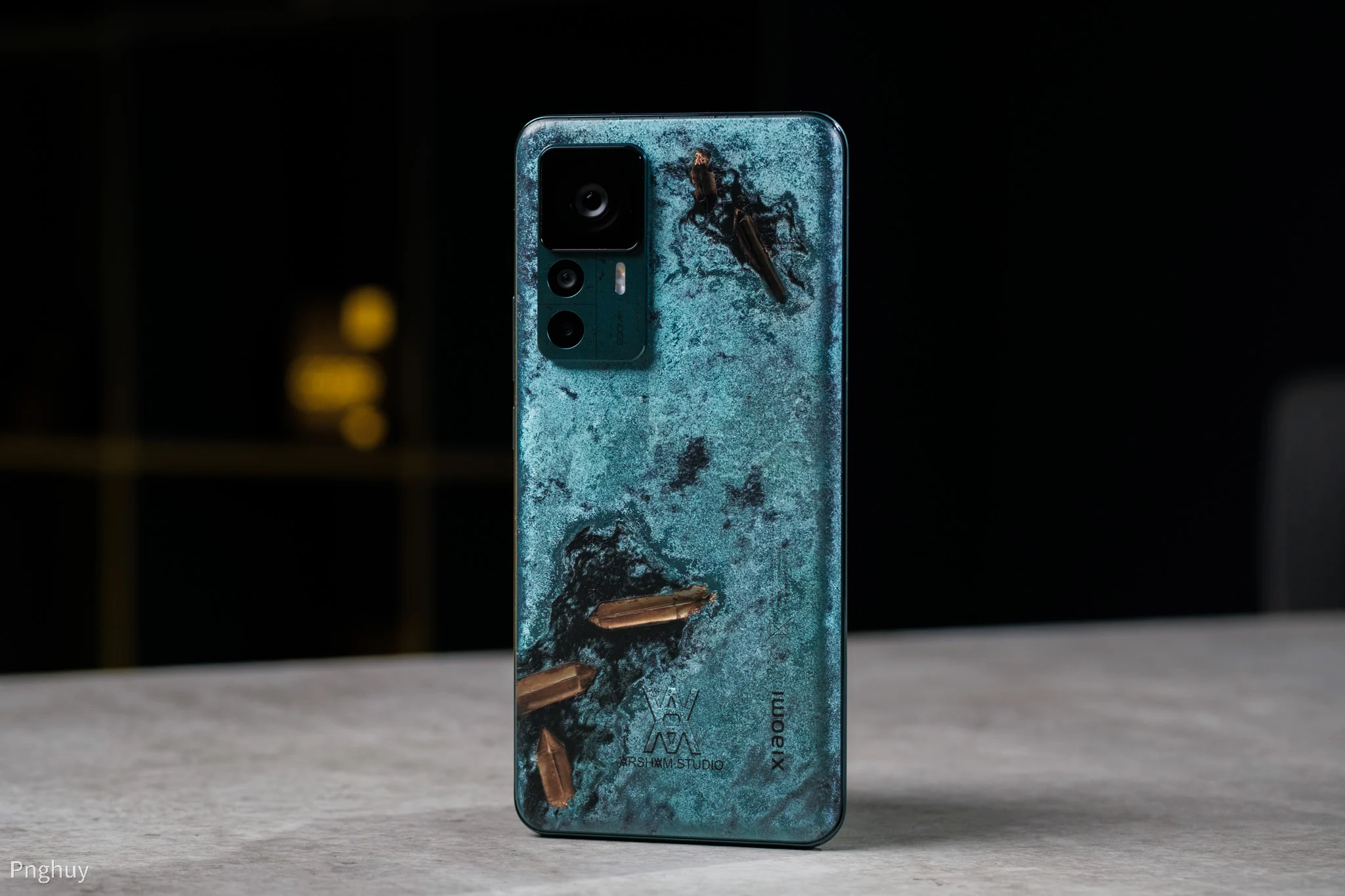 trentay-xiaomi-12T-Pro-Daniel-Arsham-tinhte-pnghuy-29.webp