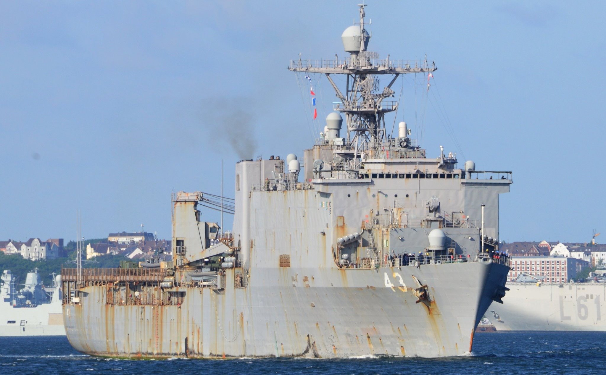 Hải quân Mỹ chống rỉ sét cho những con tàu của mình như thế nào?
