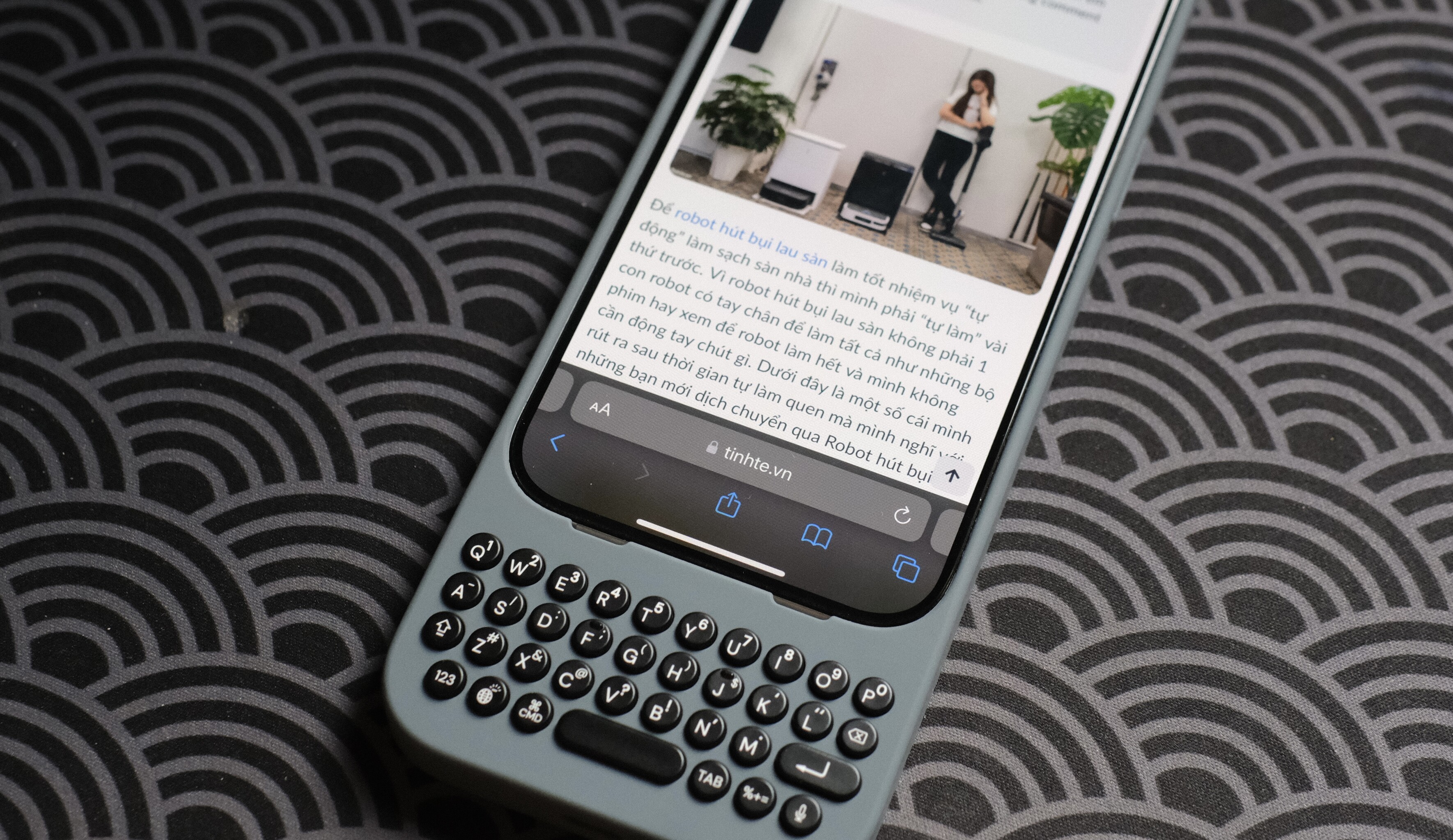 Bàn Phím Clicks cho iPhone - Blackberry “pha-ke” trong năm 2024