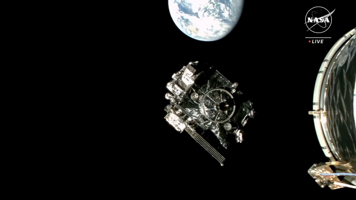 ve-tinh-thoi-tiet-goes-u-duoc-trien-khai-tu-tang-2-cua-falcon-heavy.jpg