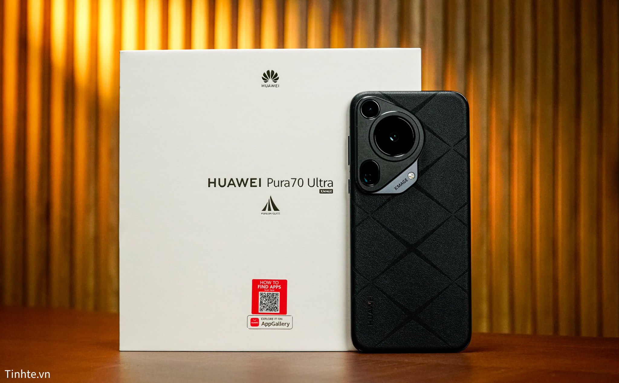 Mở hộp và trên tay Huawei Pura 70 Ultra: Ngoại hình cuốn hút, camera XMAGE pop-up công nghệ mới