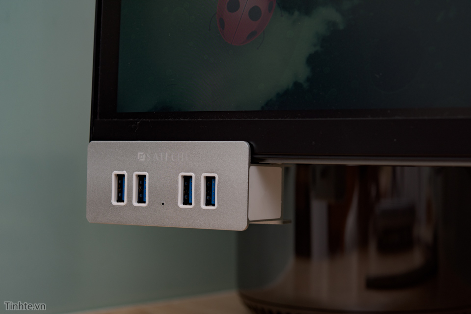 Trên tay HUB USB gắn lên màn hình Satechi: cứng cáp, tiện lợi