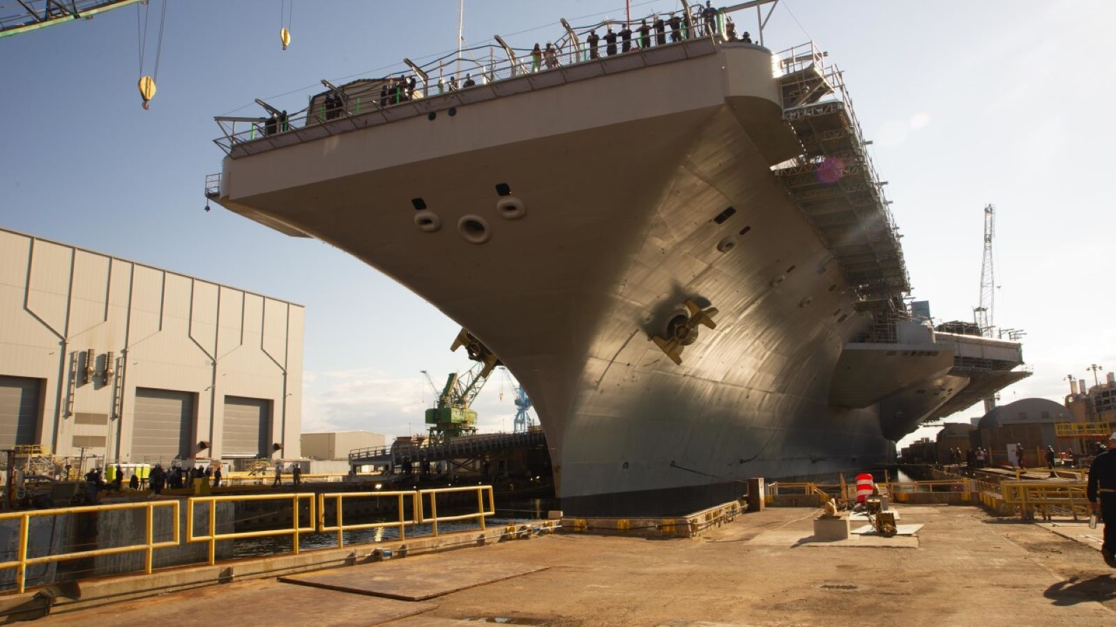 uss-john-c-stennis-dang-tiep-nhien-lieu.jpg